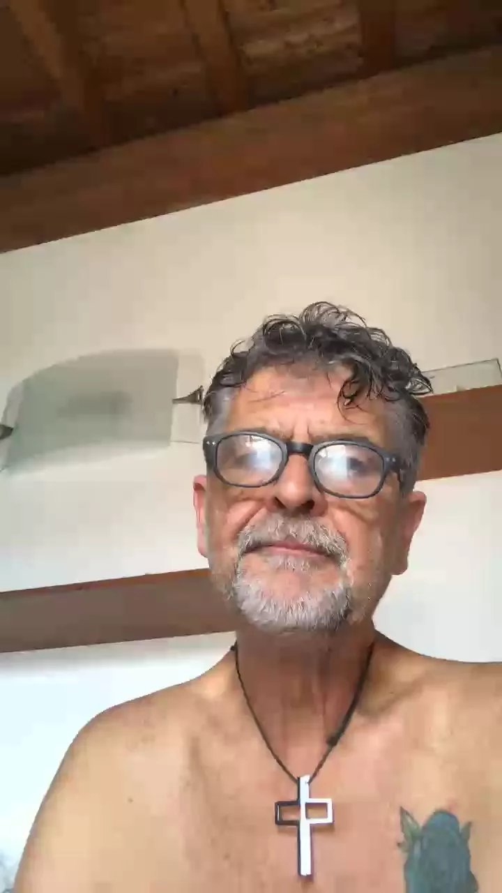 Offline bergamo13 on Cam4