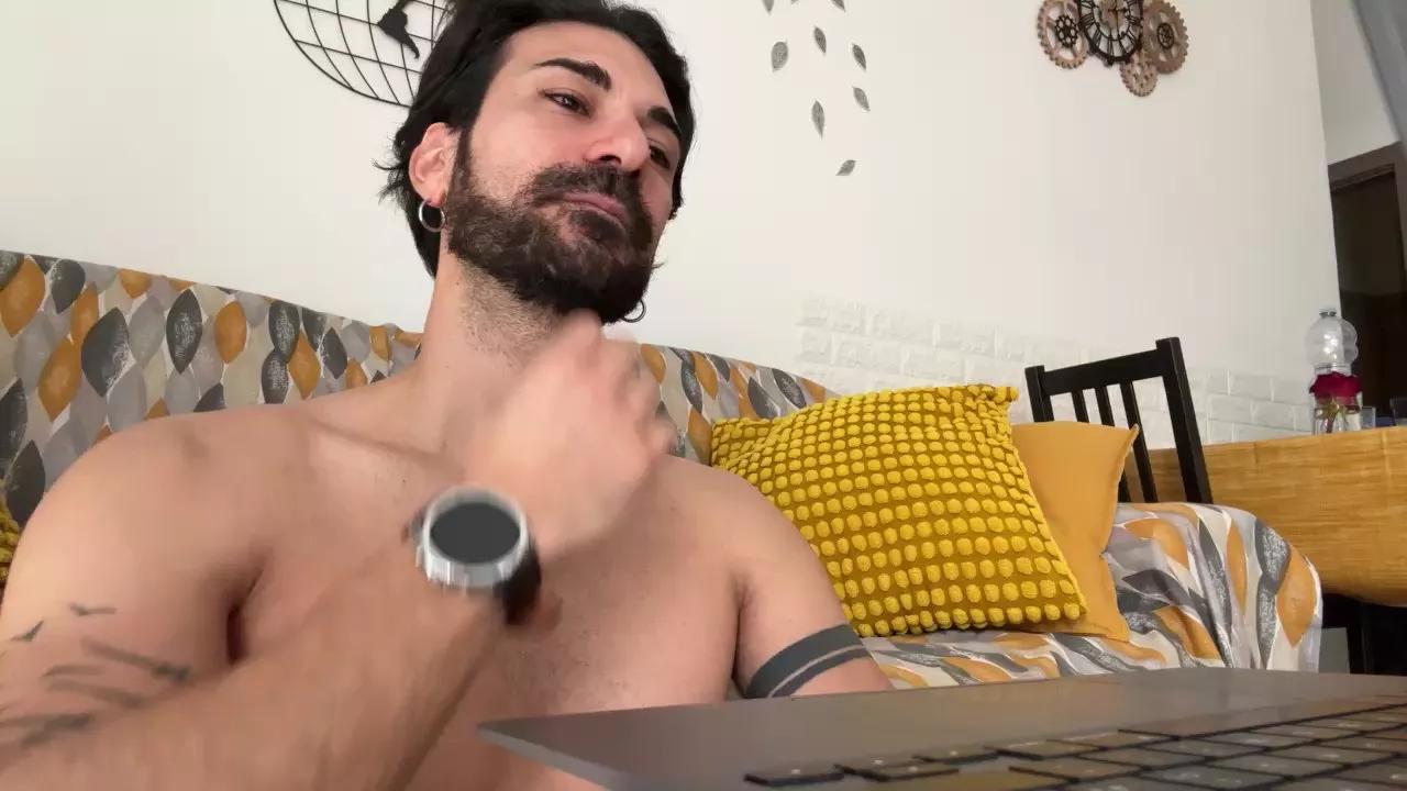 Betomuscle99 on Cam4 