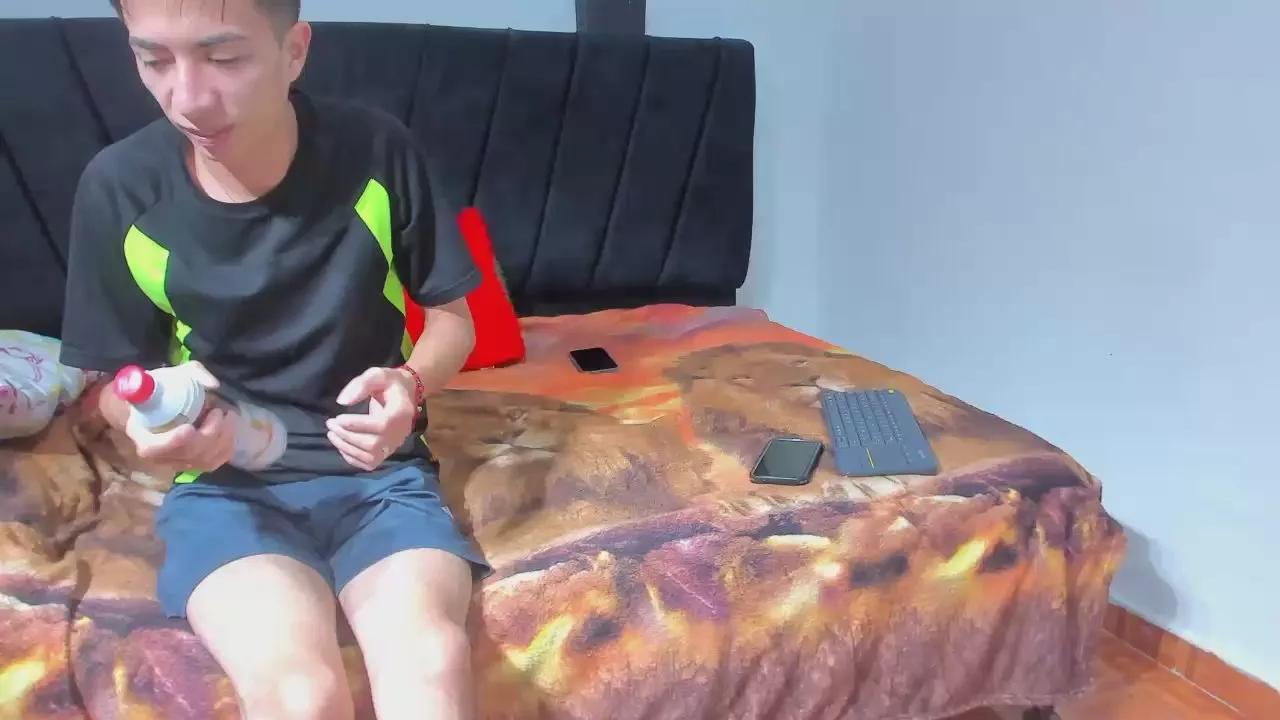 big_dicktop23 on Cam4 