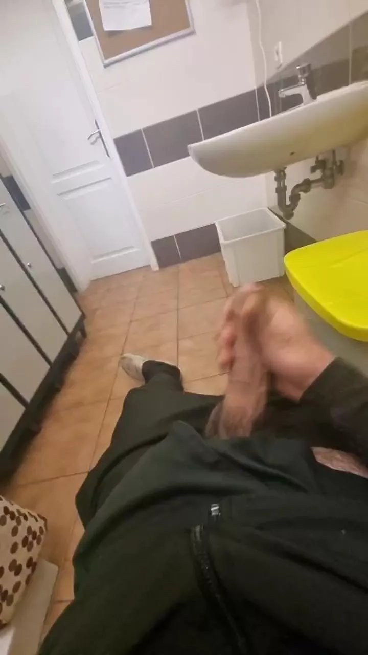 Offline Bigcockforfunxx on Cam4