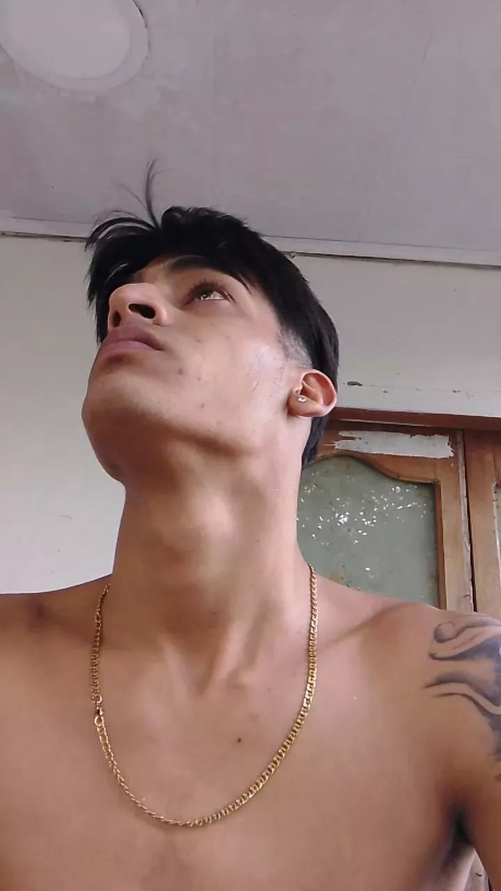 Offline biglatinhard777 on Cam4