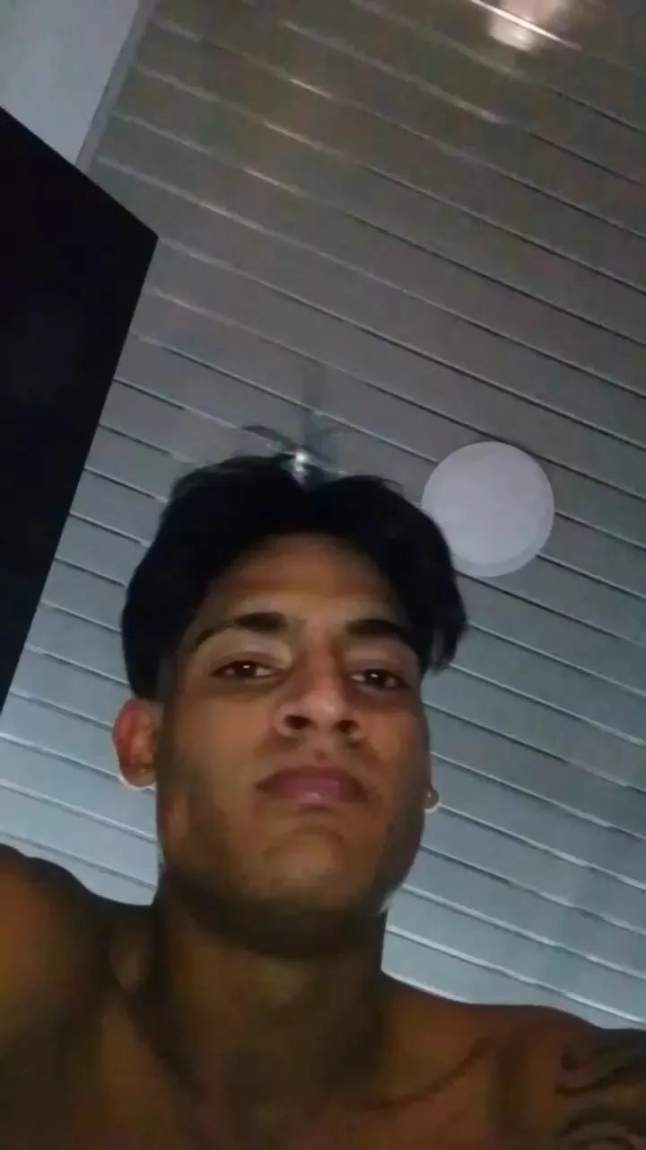 Offline biglatinhard777 on Cam4