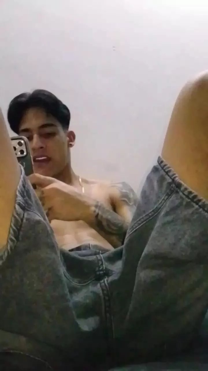 Offline biglatinhard777 on Cam4