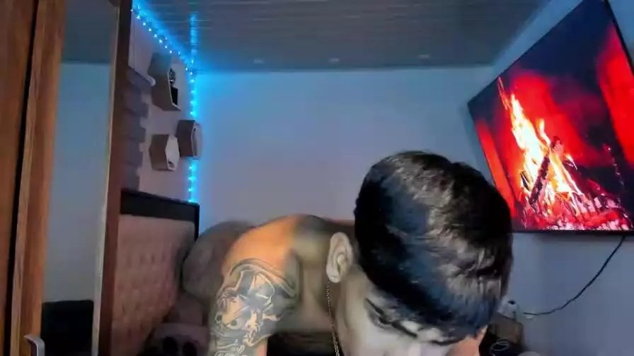 Offline biglatinhard777 on Cam4