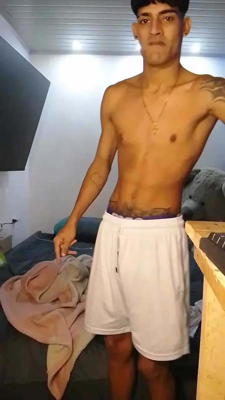 Offline biglatinhard777 on Cam4