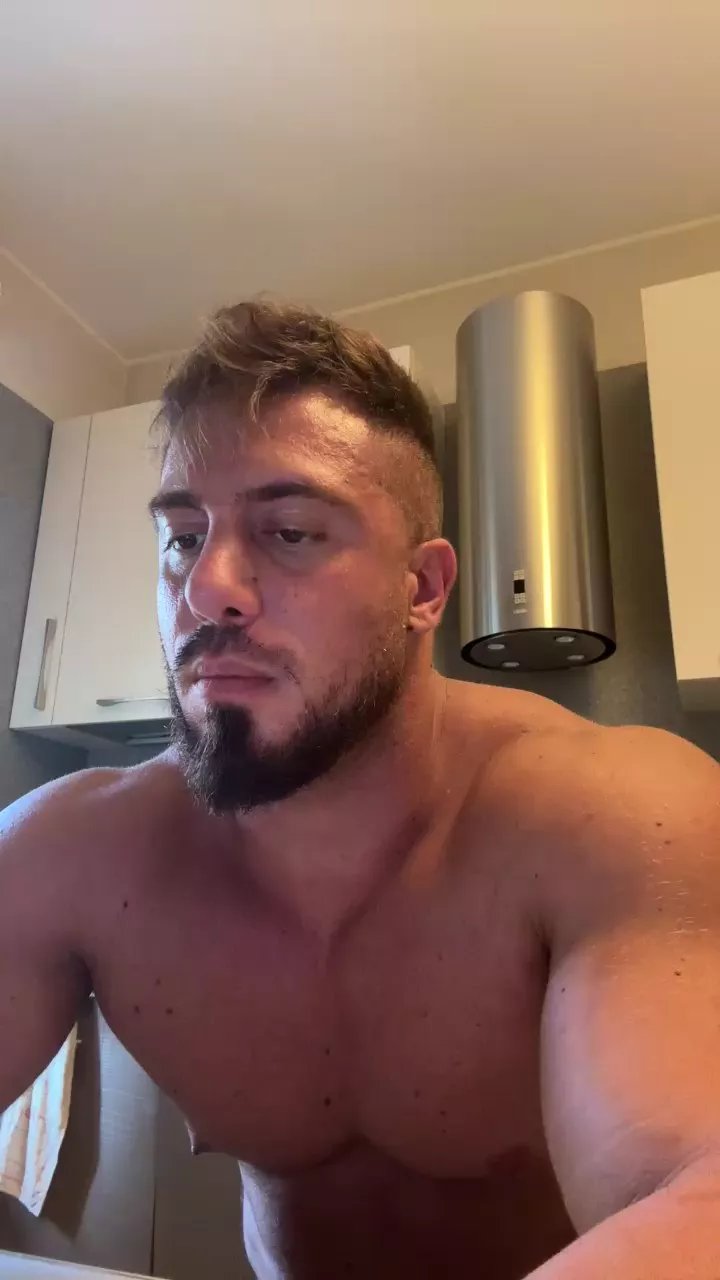 Offline Bigwhitebull on Cam4