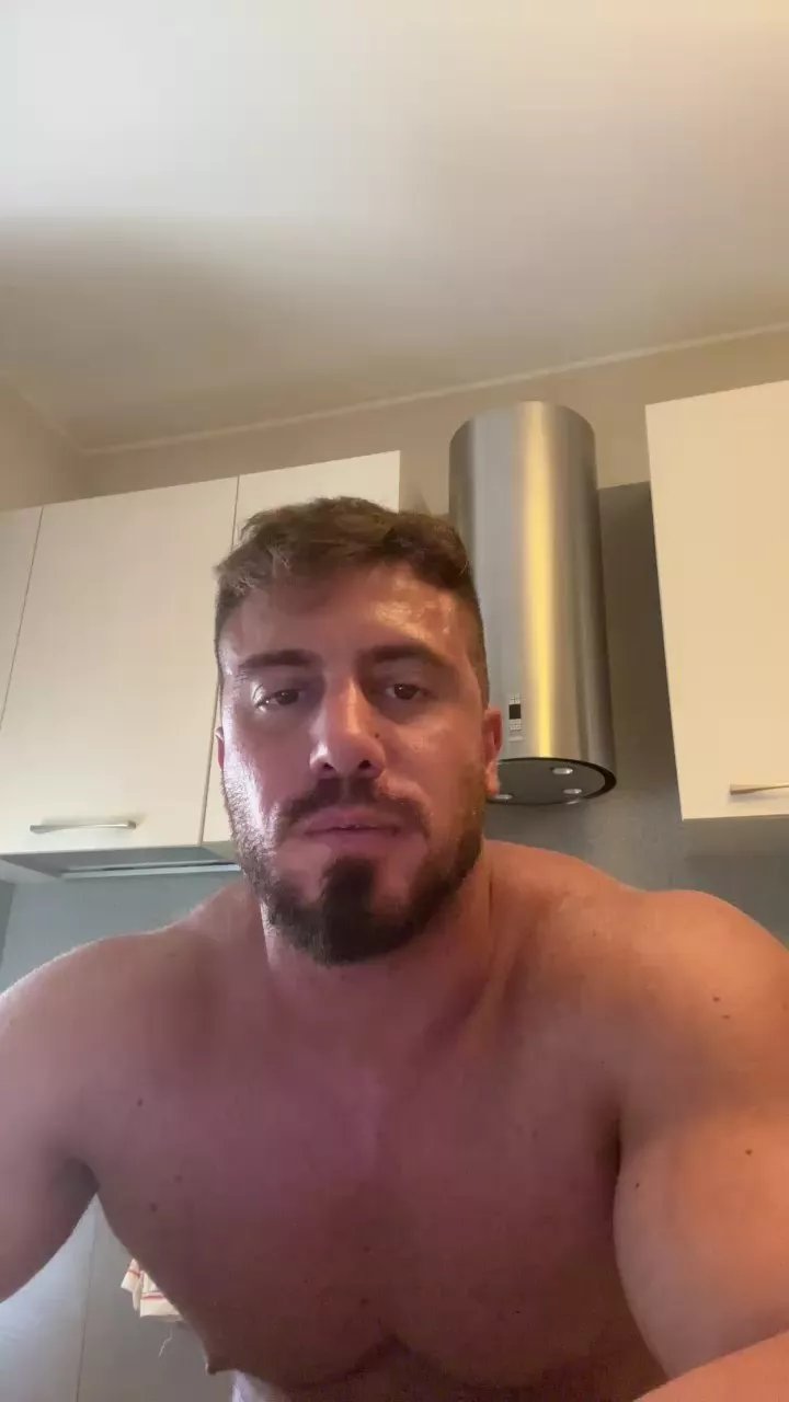 Offline Bigwhitebull on Cam4