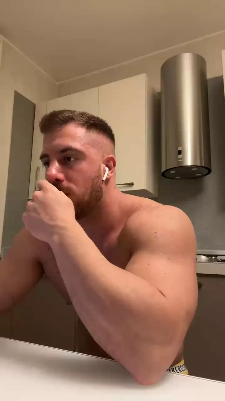 Offline Bigwhitebull on Cam4