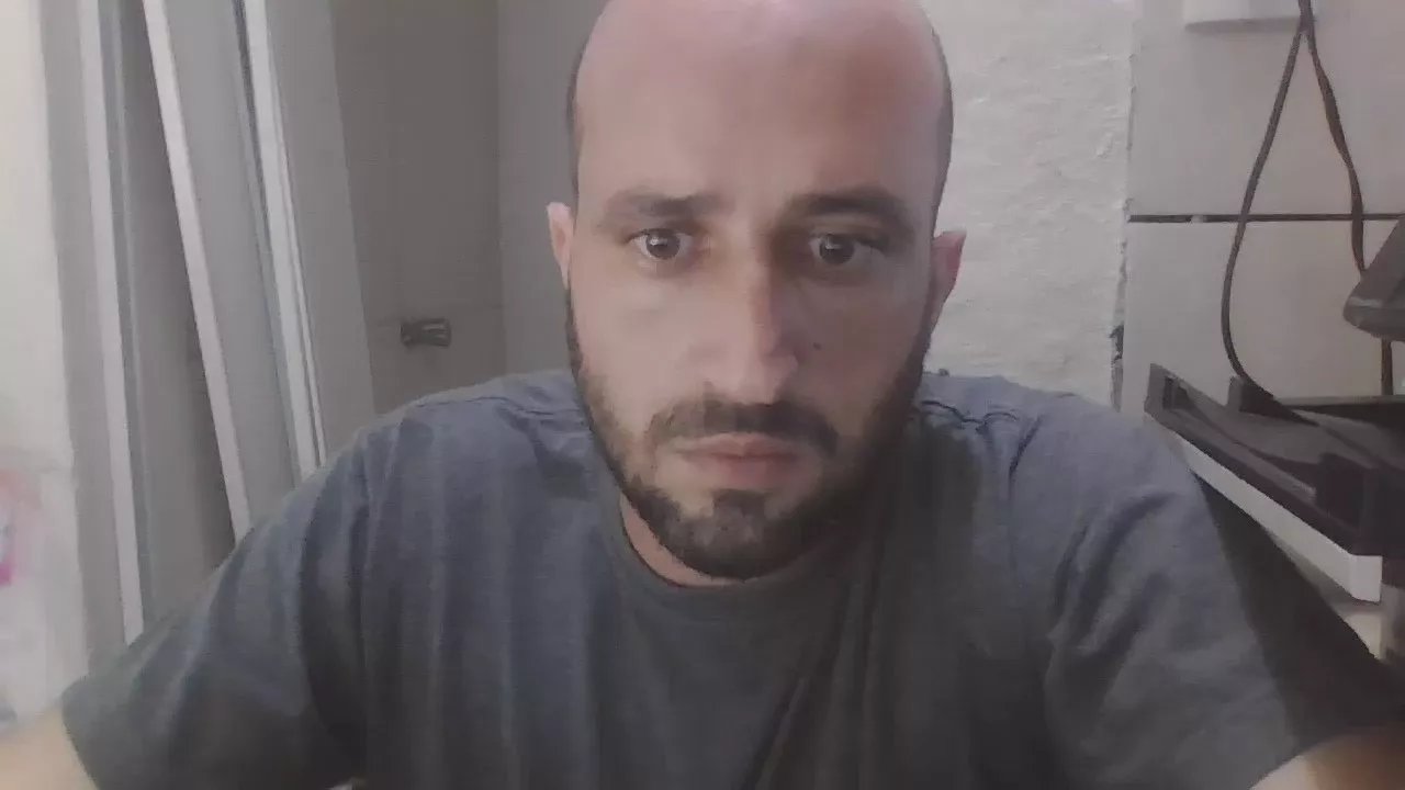 Offline bitelo19cm on Cam4