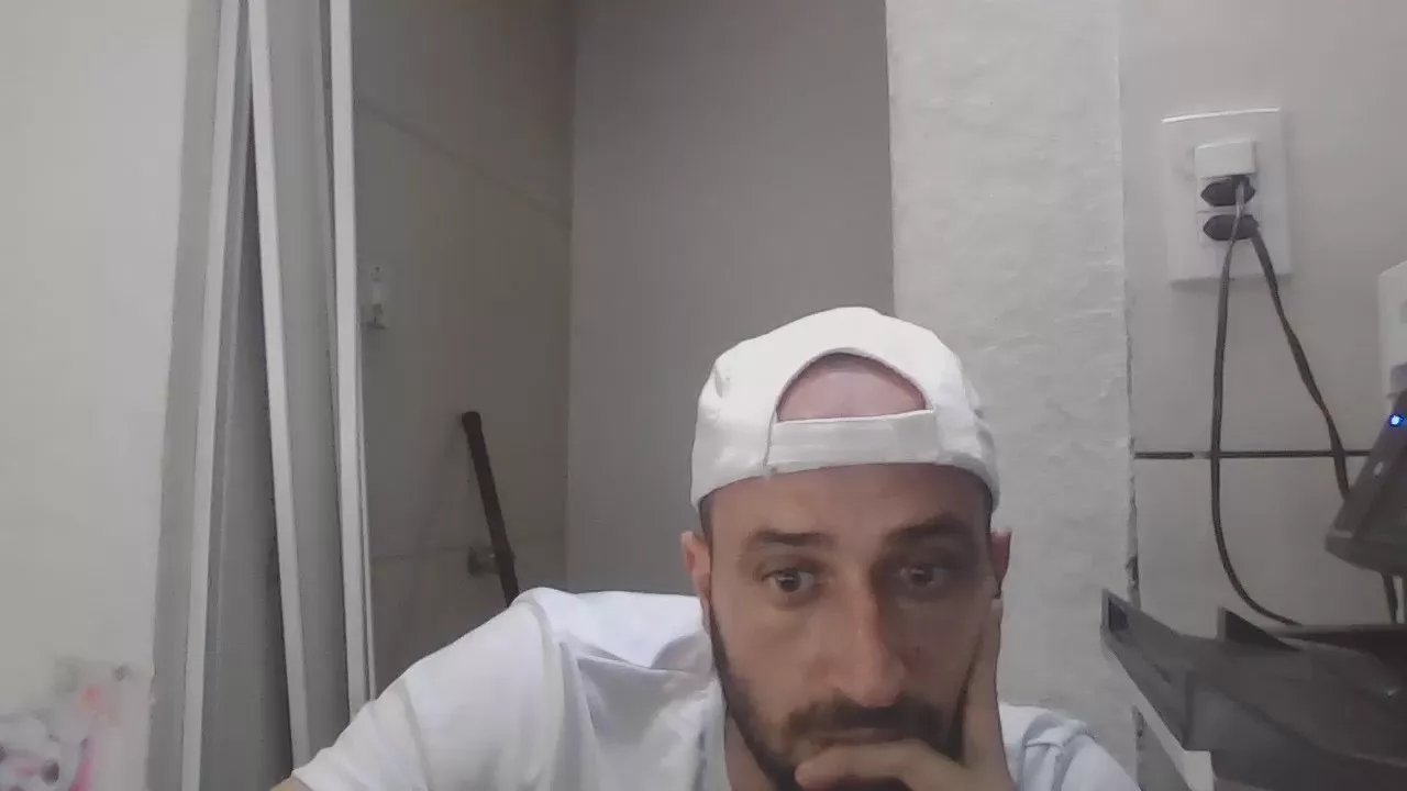 Offline bitelo19cm on Cam4