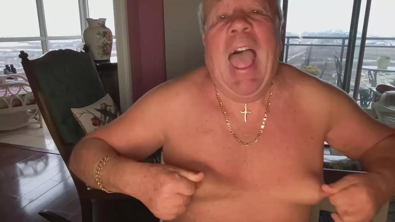 Bustymanhot1 on Cam4 