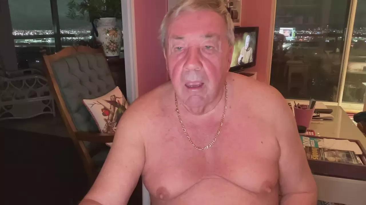 Bustymanhot1 on Cam4 