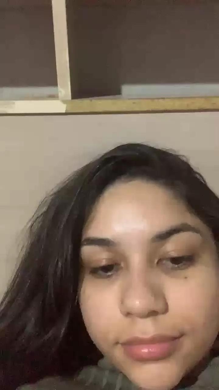 carolz1nha3_hot on Cam4 