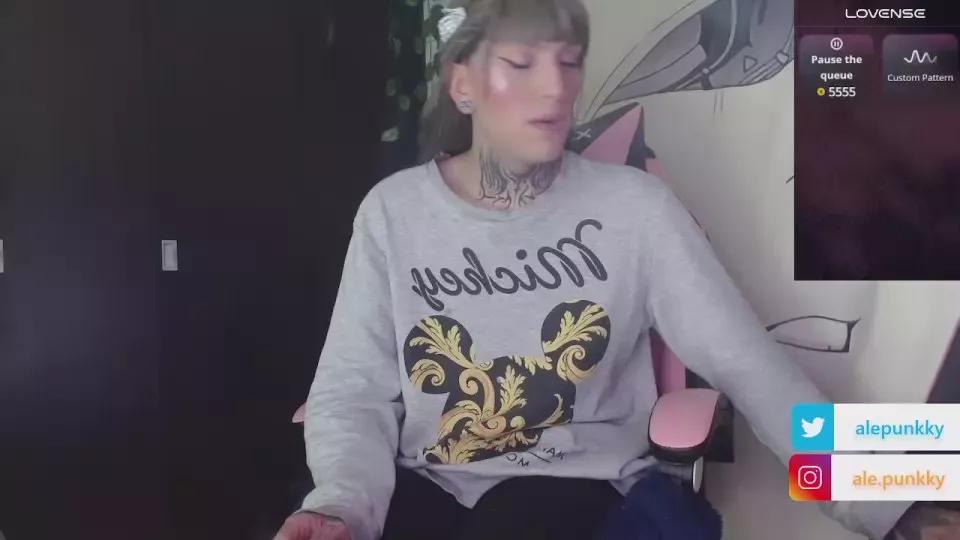 charlotbelucci_ on Cam4 