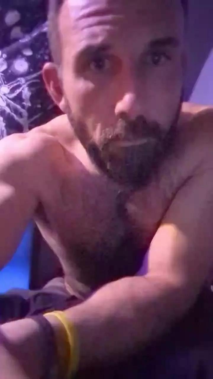 chewy1lb on Cam4 