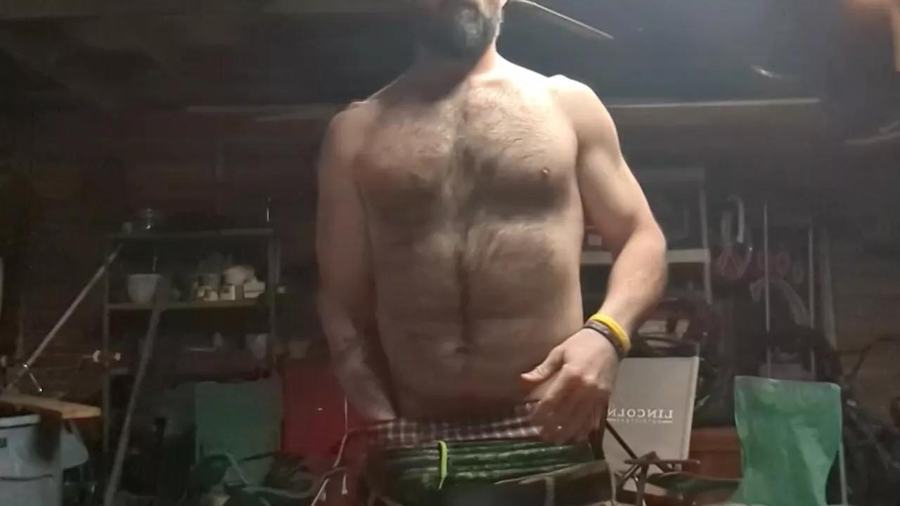 chewy1lb on Cam4 
