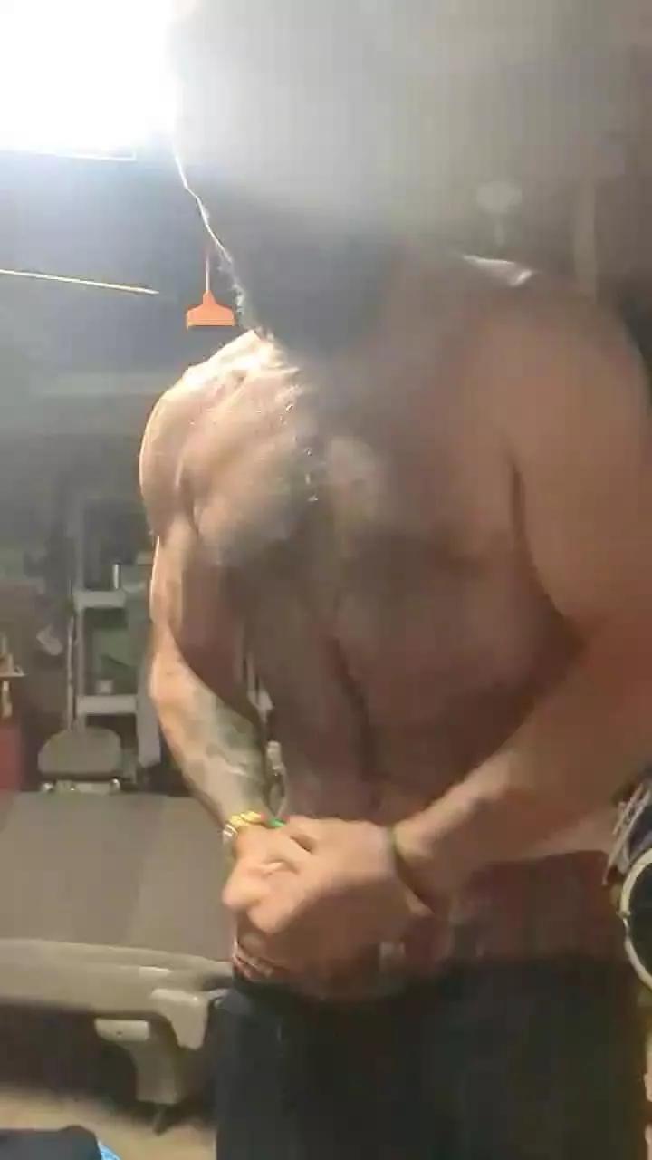 chewy1lb on Cam4 
