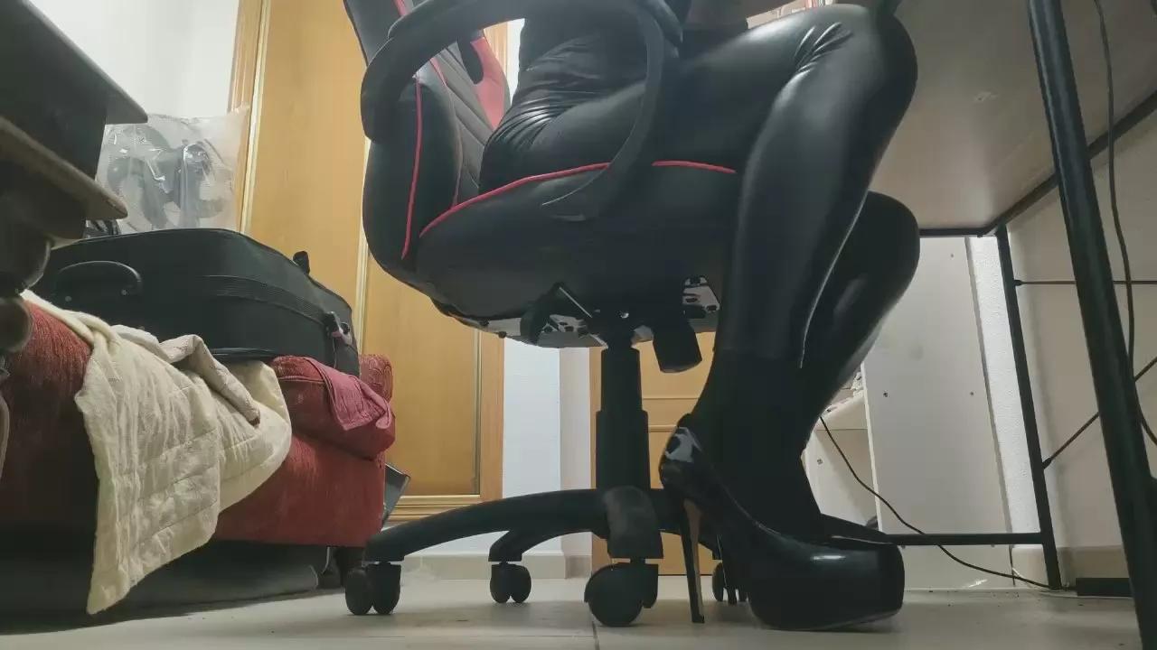 ChloeTvFem on Cam4 