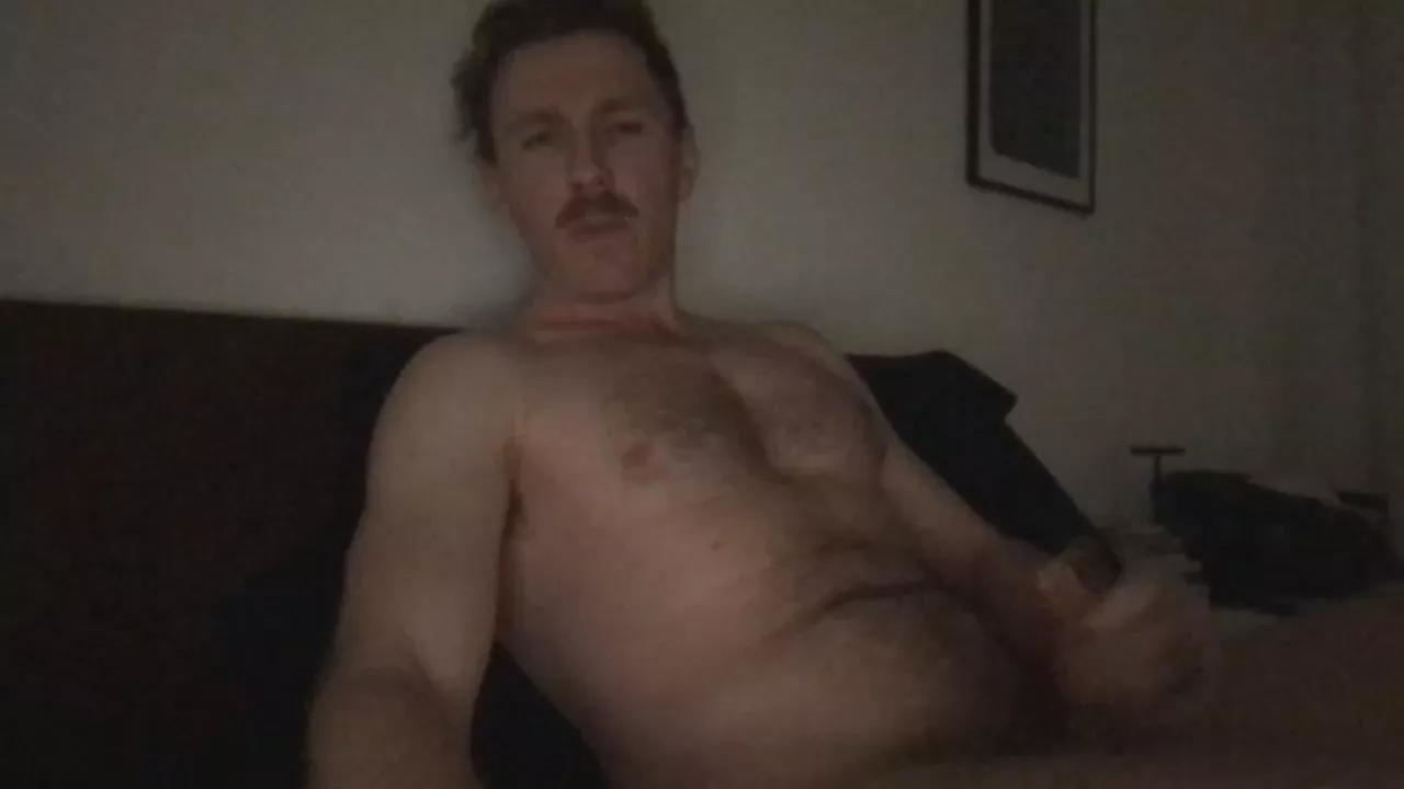 cid988 on Cam4 