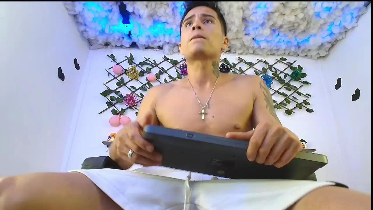 Clark_Jhonz on Cam4 