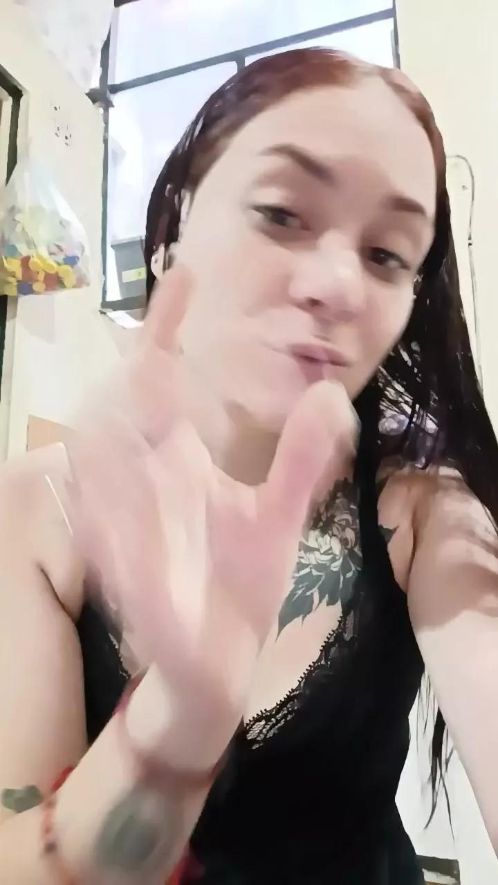 Cleoo333 on Cam4 