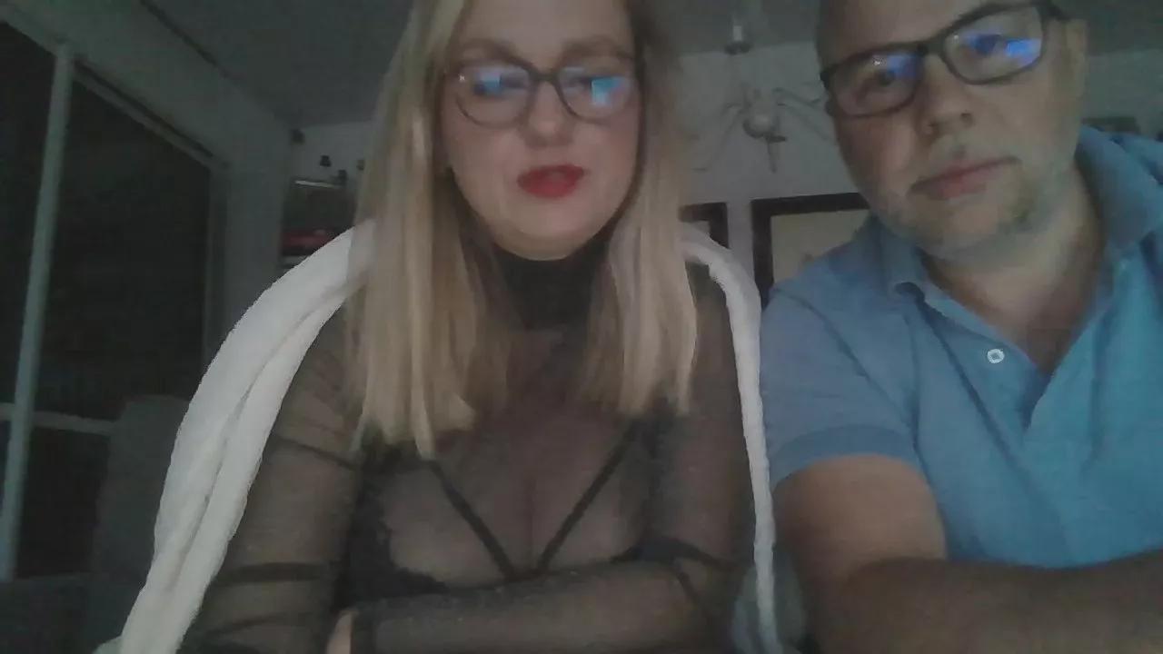 couple7382 on Cam4 