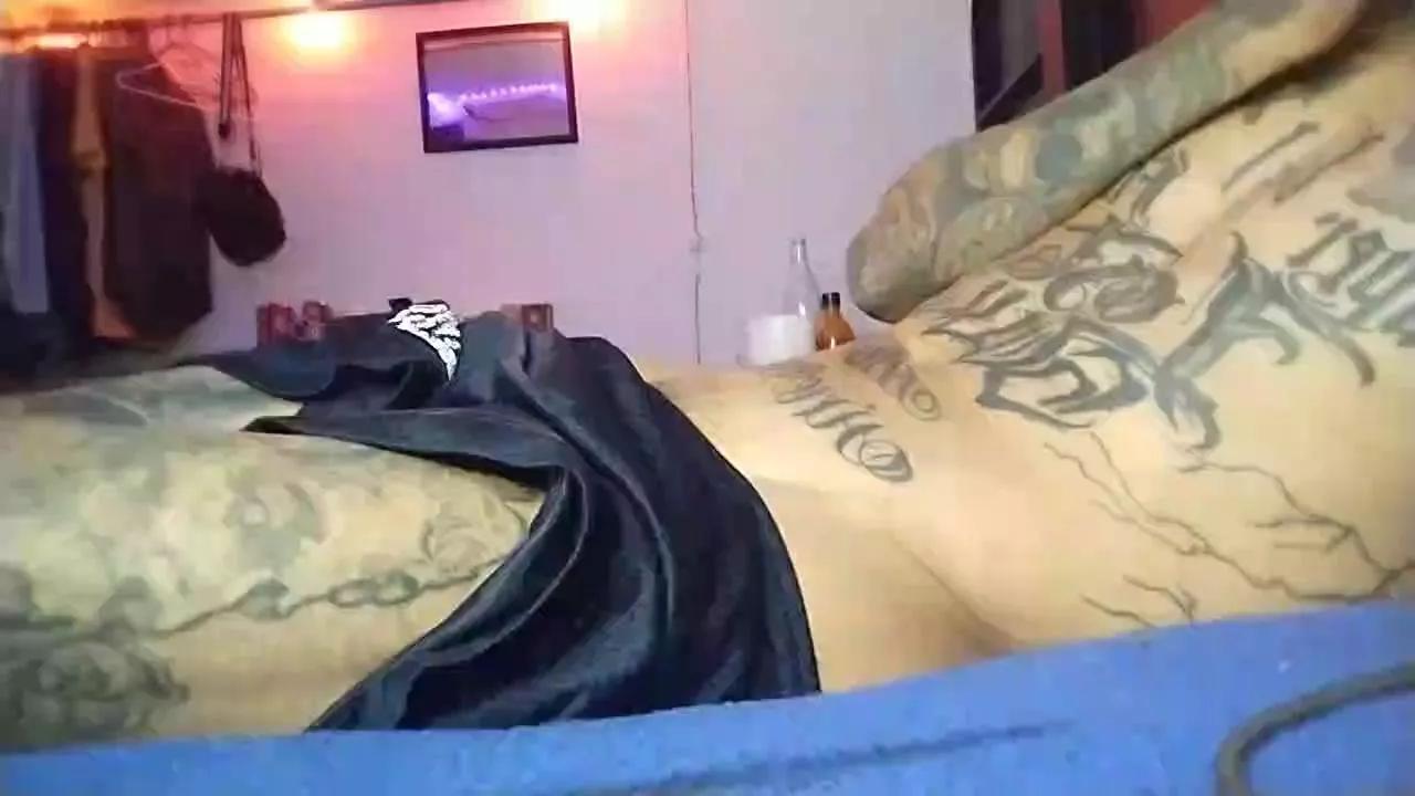 cruzito82 on Cam4 