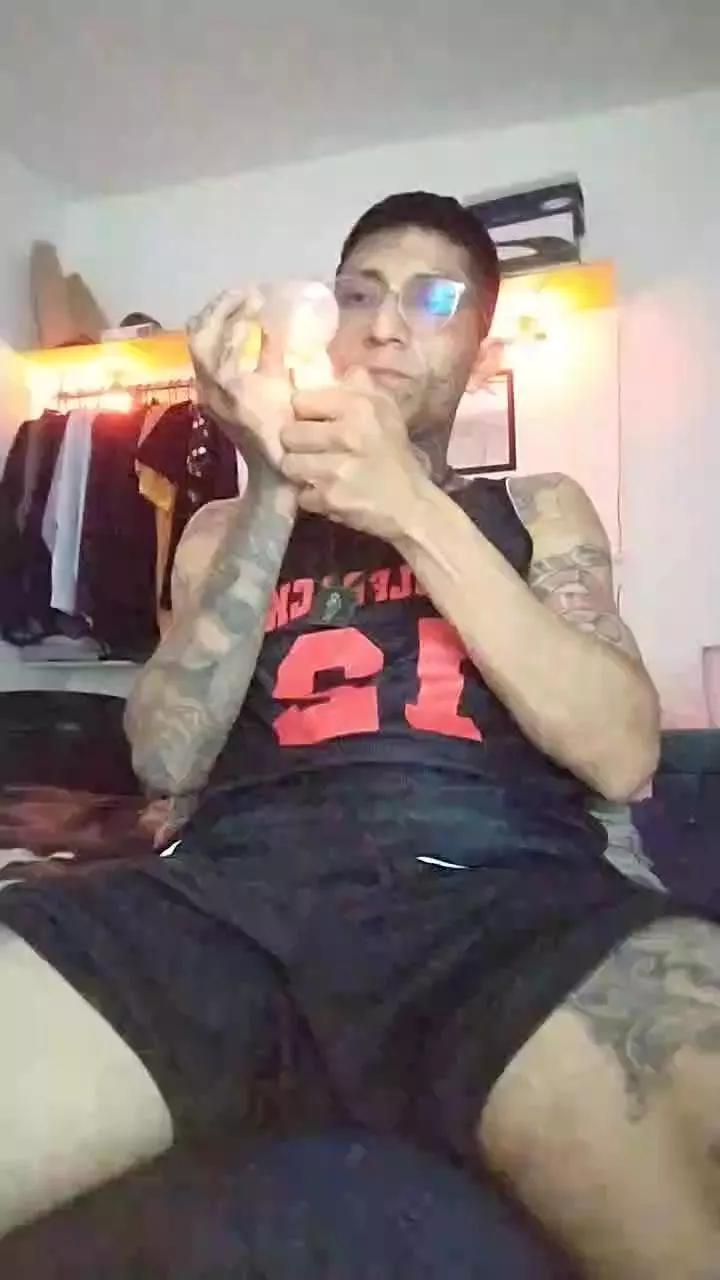 cruzito82 on Cam4 