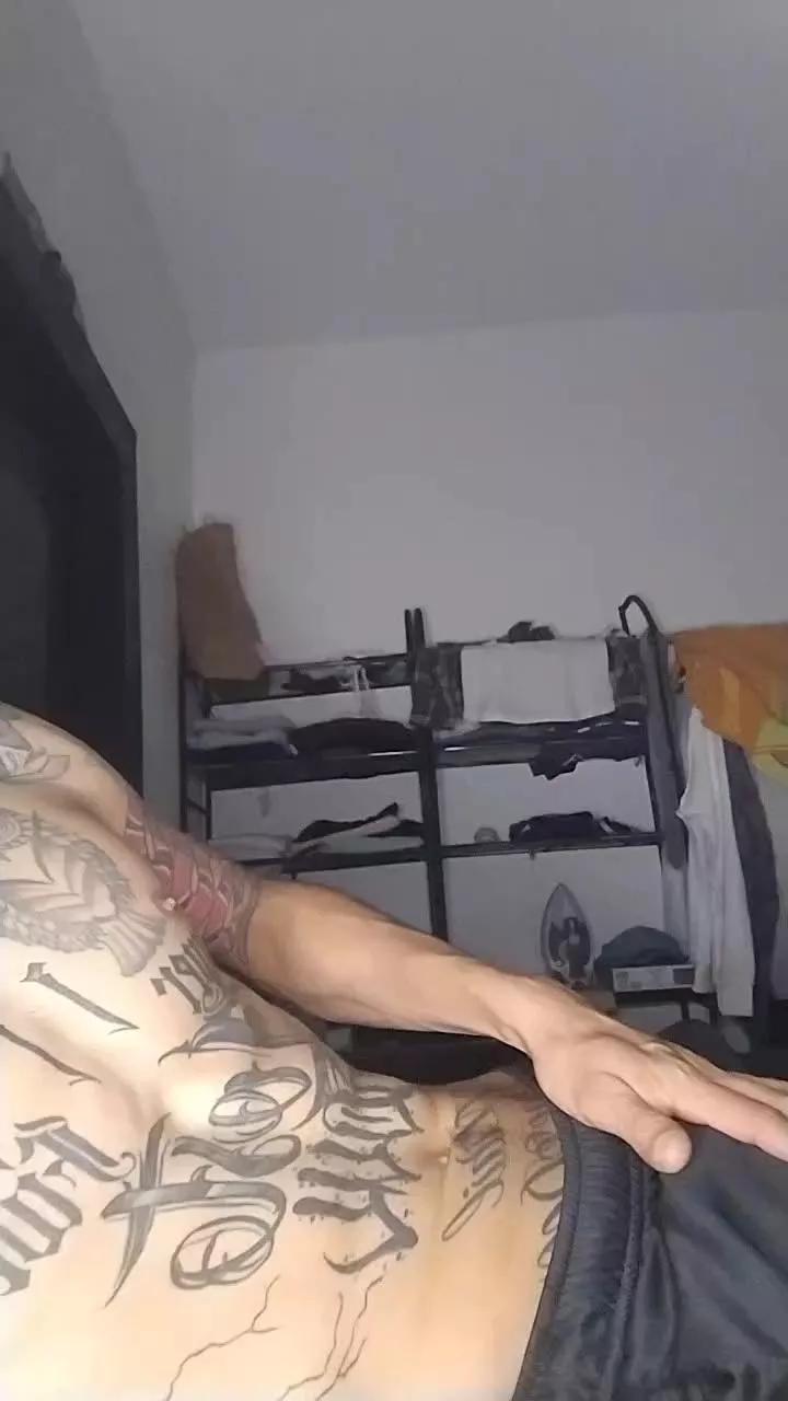 cruzito82 on Cam4 