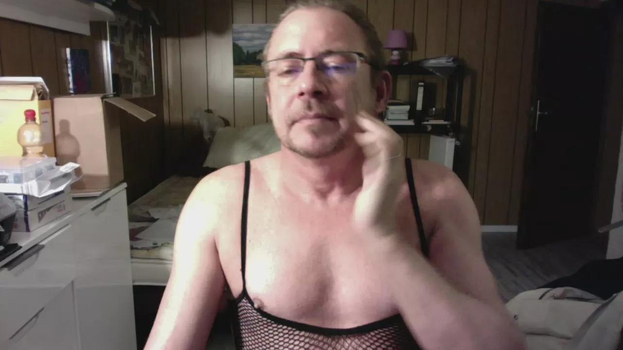 DaveBraun on Cam4 