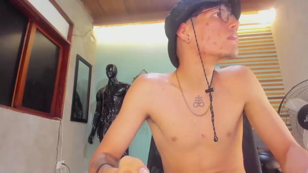 david_huge on Cam4 