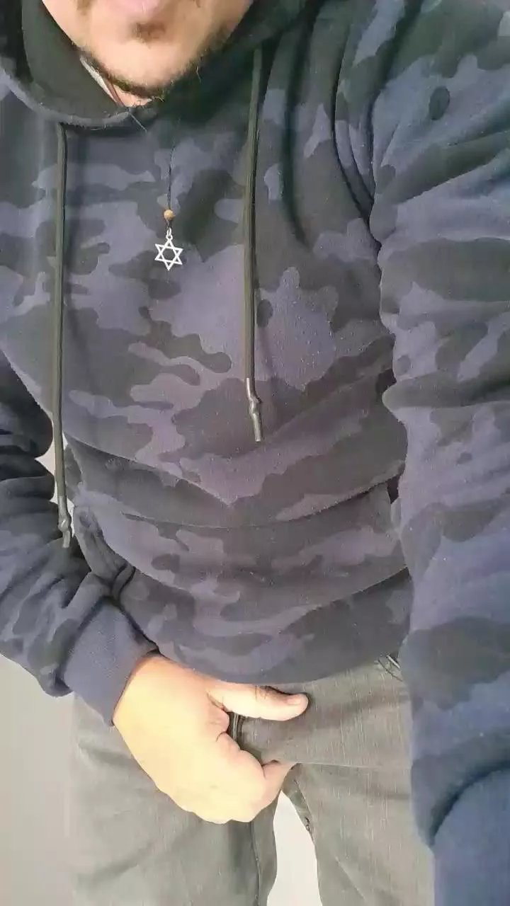 Offline dcardozaoo on Cam4