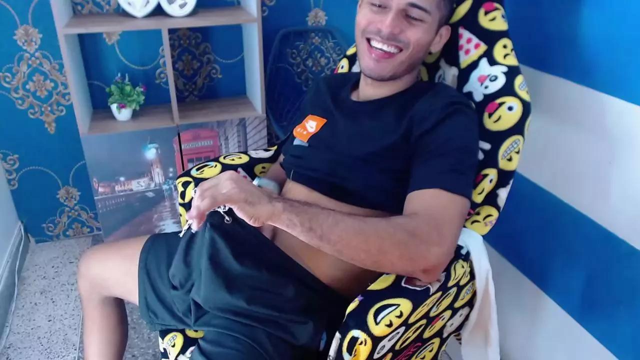Derek_Storm on Cam4 