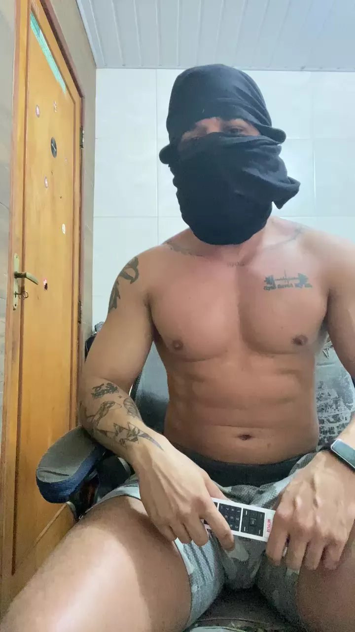 Offline DerikTostes on Cam4