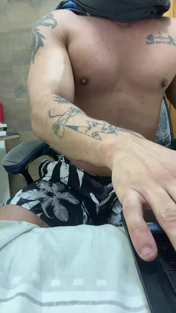 Offline DerikTostes on Cam4