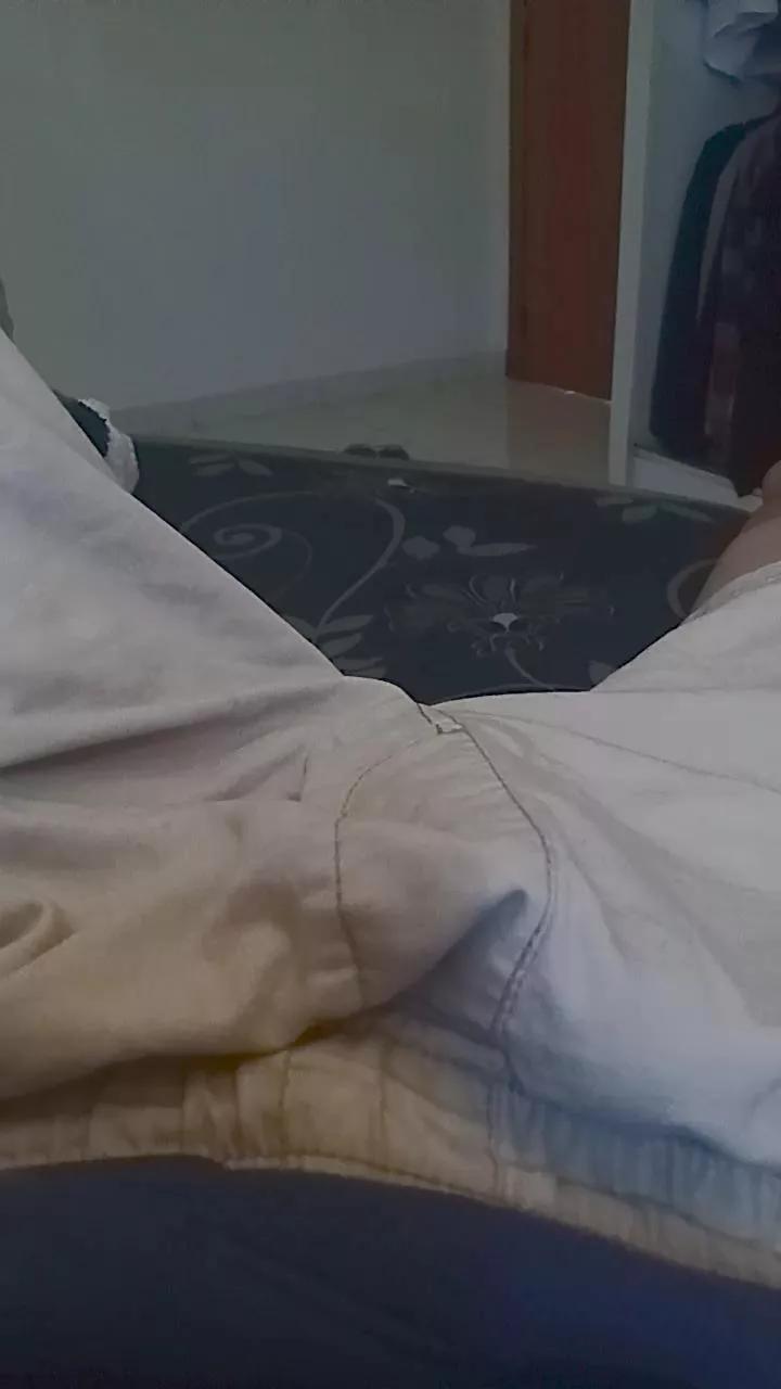 dommen18cm on Cam4 