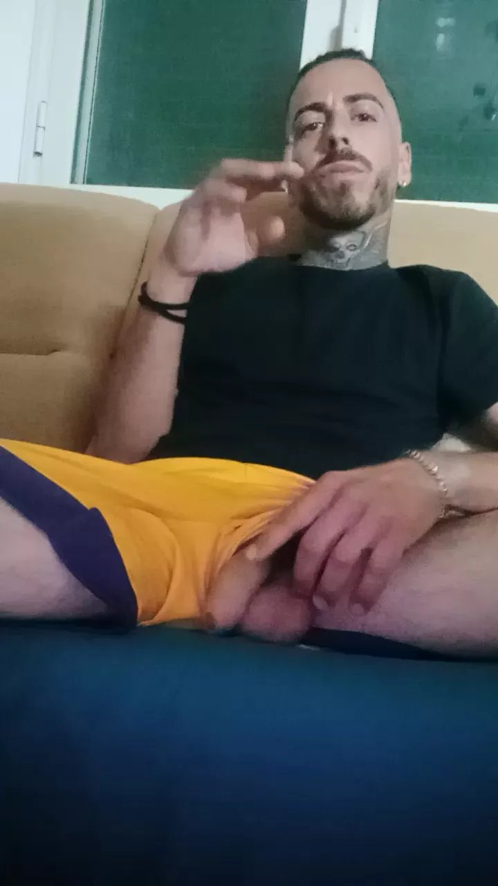 Offline dynamo25 on Cam4