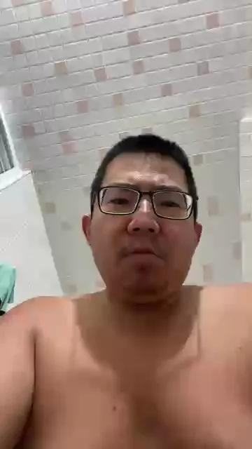 Edgemebear69 on Cam4 