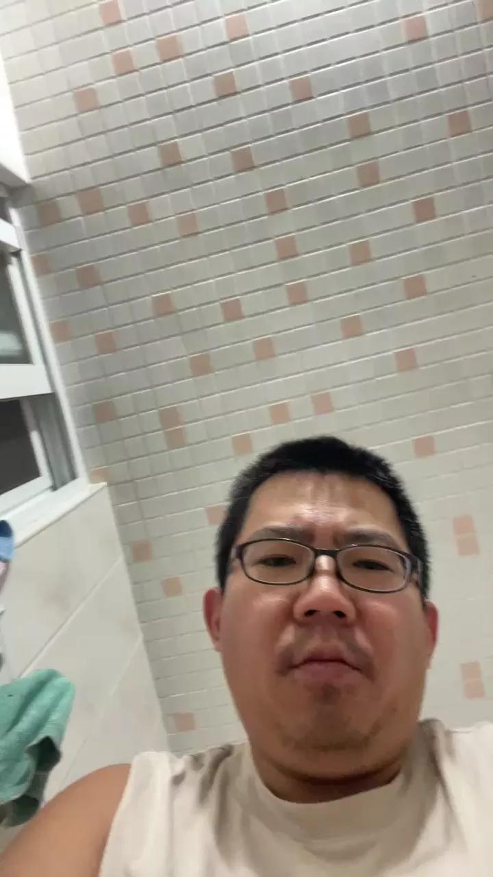 Edgemebear69 on Cam4 