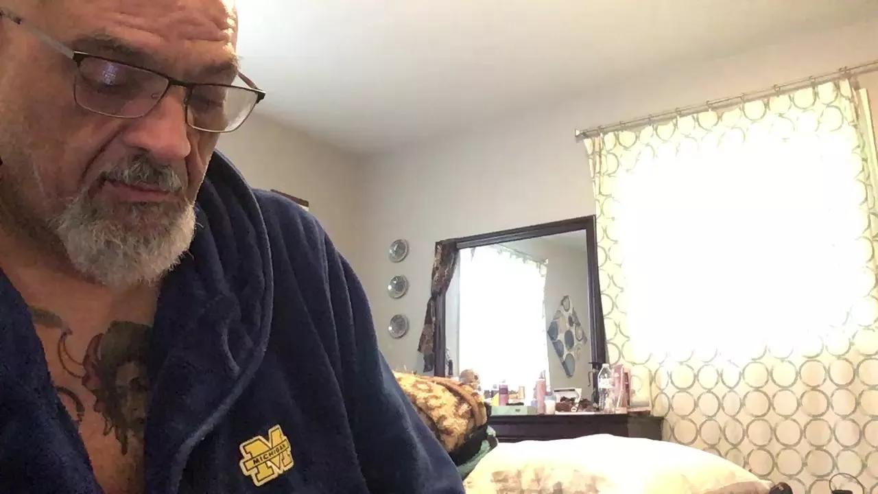 eldog3232 on Cam4 