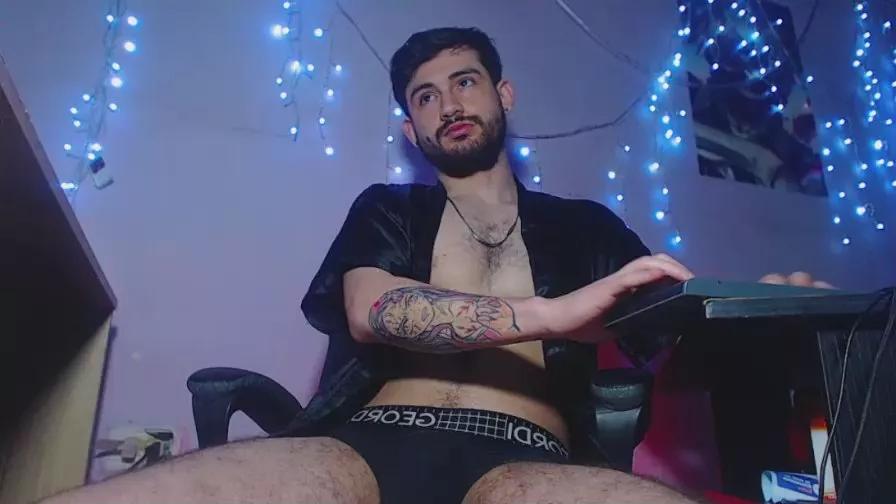 Enzo_latin on Cam4 