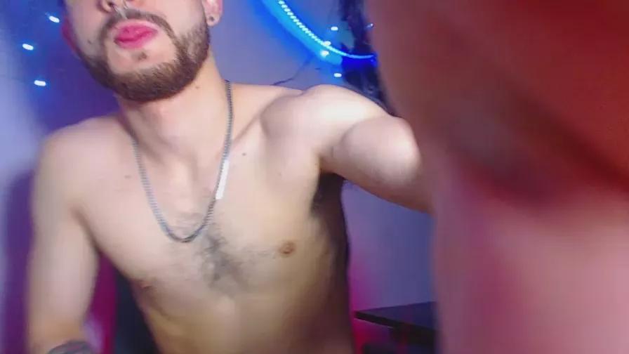 Enzo_latin on Cam4 