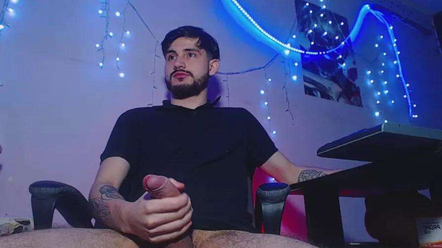 Enzo_latin on Cam4 