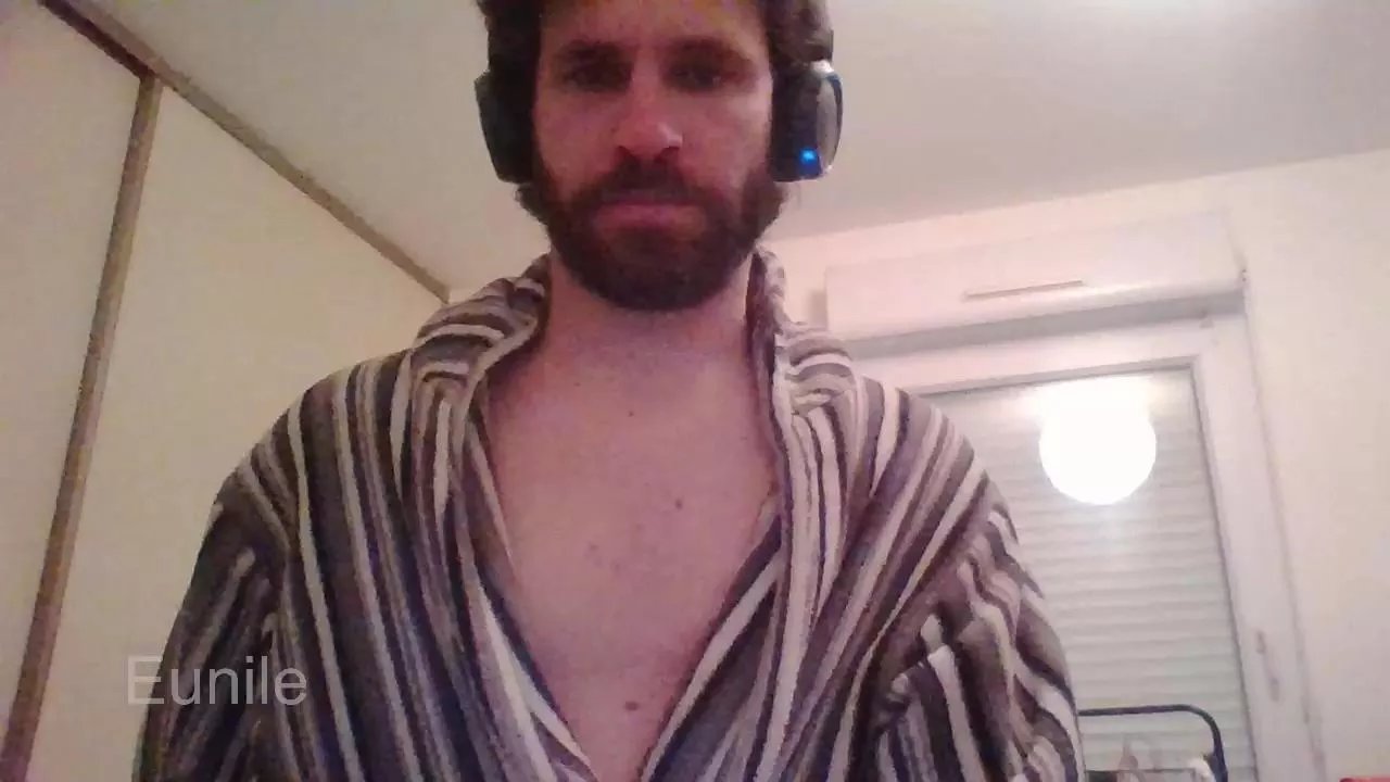 Offline eunile on Cam4