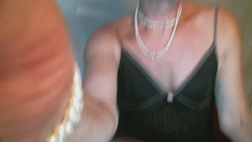 Offline Femmarie on Cam4