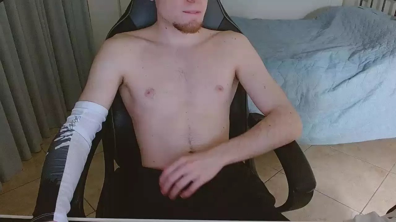 Offline FitBoywow on Cam4