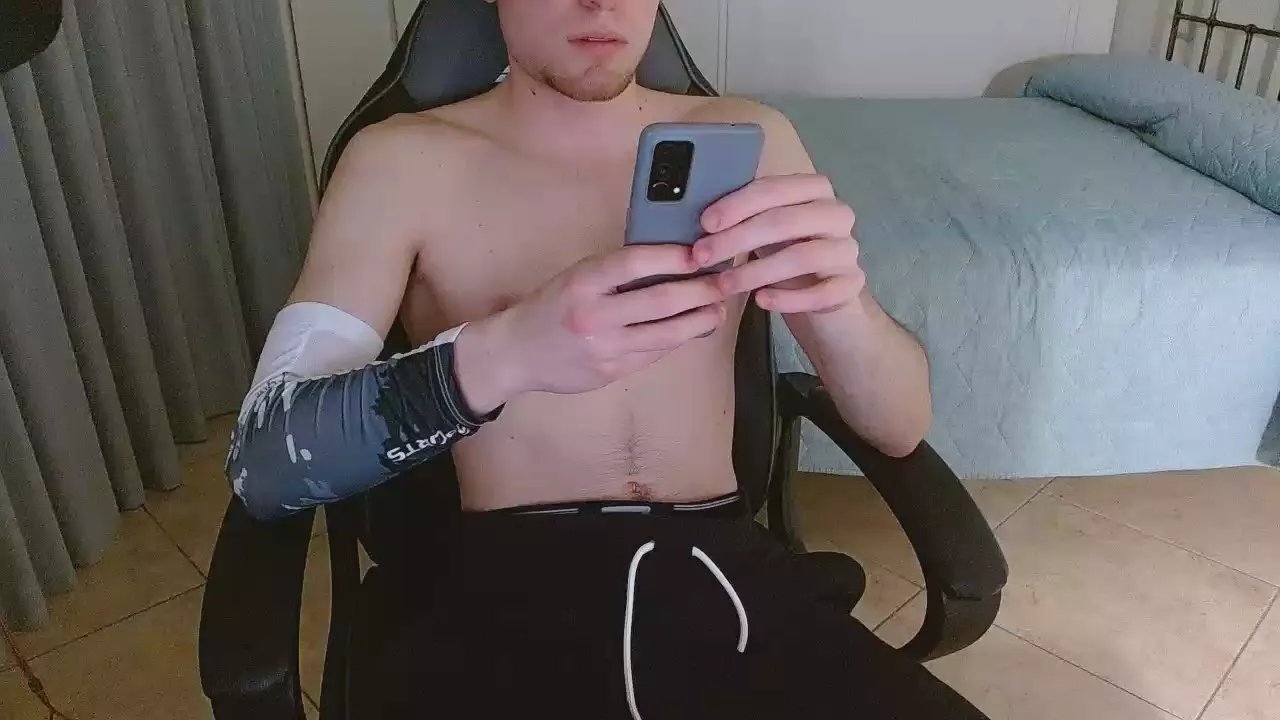 Offline FitBoywow on Cam4