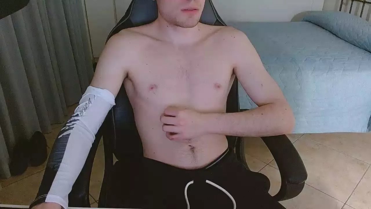 Offline FitBoywow on Cam4