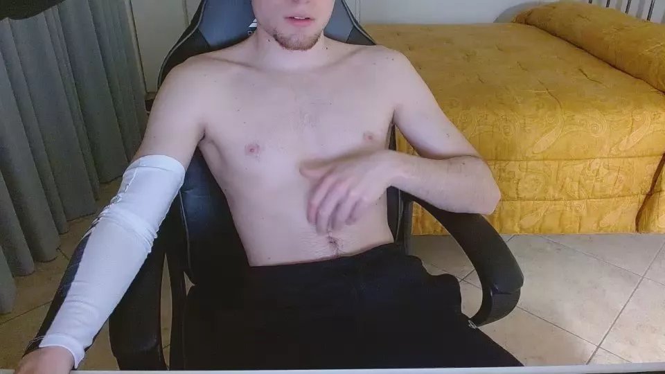 Offline FitBoywow on Cam4