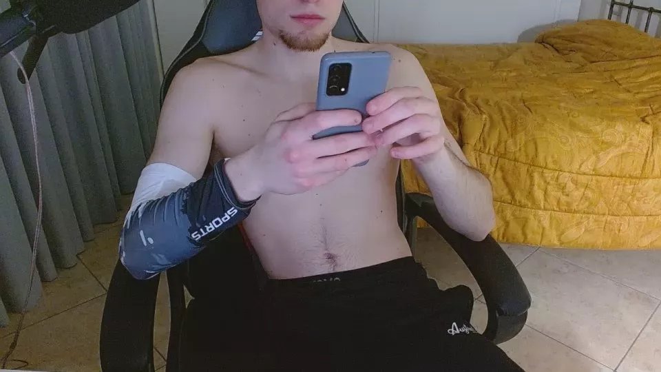 Offline FitBoywow on Cam4